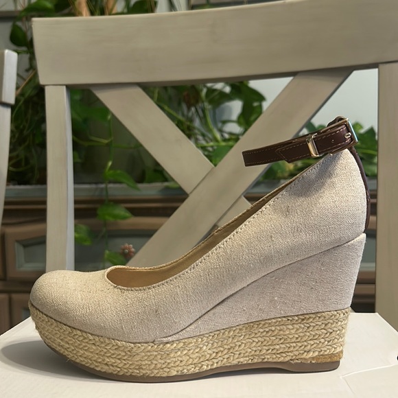 wedged neutral heels by ALDO🪐 - Picture 1 of 7
